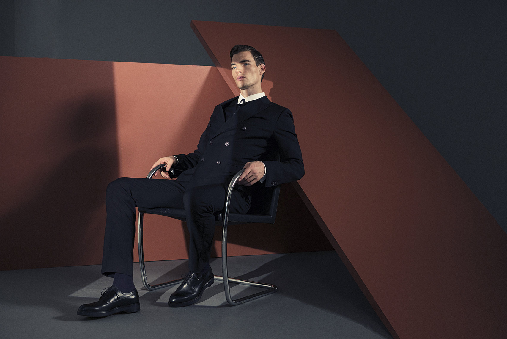 Kurt-Iswarienko-GQ-RU-Office-Shot_04MP-079RTFw