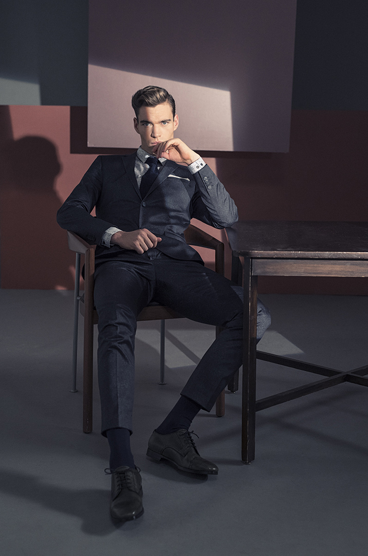 Kurt-Iswarienko-GQ-RU-Office-Shot_06_00035RTFw