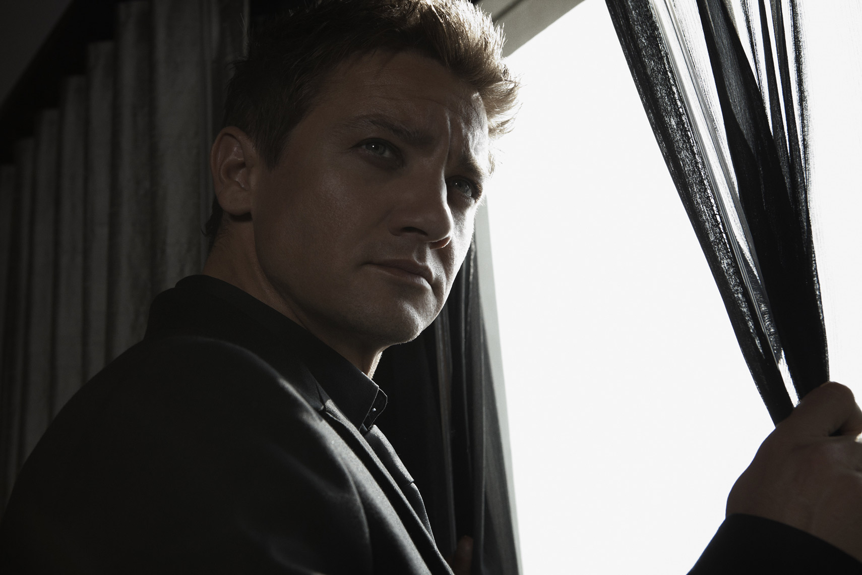 KurtIswarienko-JeremyRenner-shot01254RTFclmw