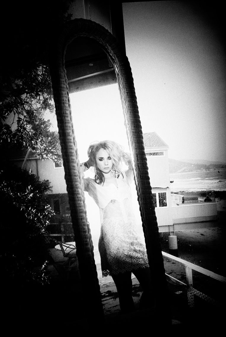 KurtIswarienko-JunoTemple-FlauntShot03036RTFw