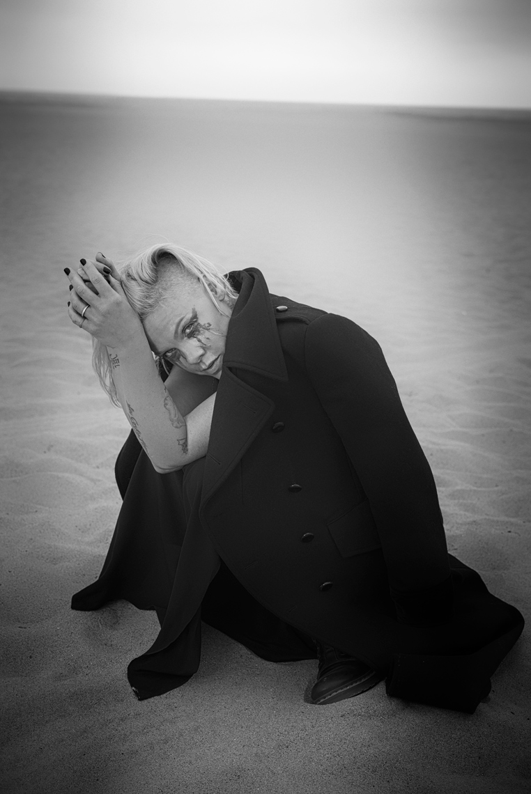 KurtIswarienko-Pink-Shot_01_BW_174RT