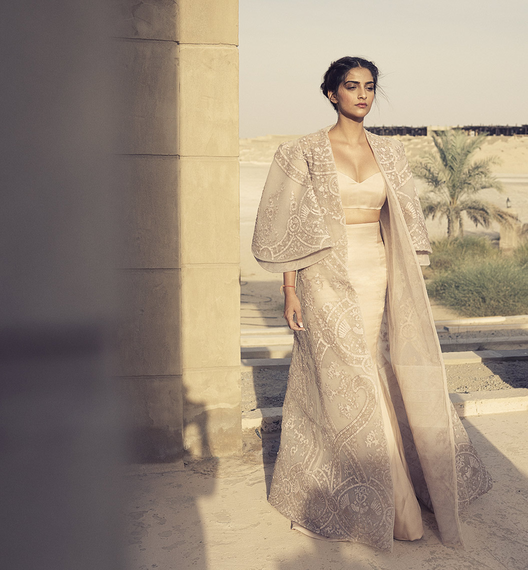 KurtIswarienko-SonamKapoor-D_1136cropRTFw